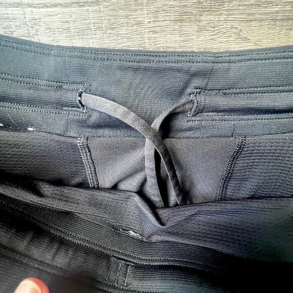 Lululemon Mens Active Performance Stretchy Shorts Zipper Pockets Training Gym - Picture 8 of 13